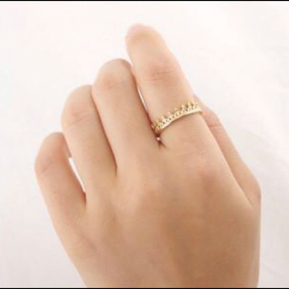 👑 Gold Crown Ring Size 5.5 - Picture 3 of 5